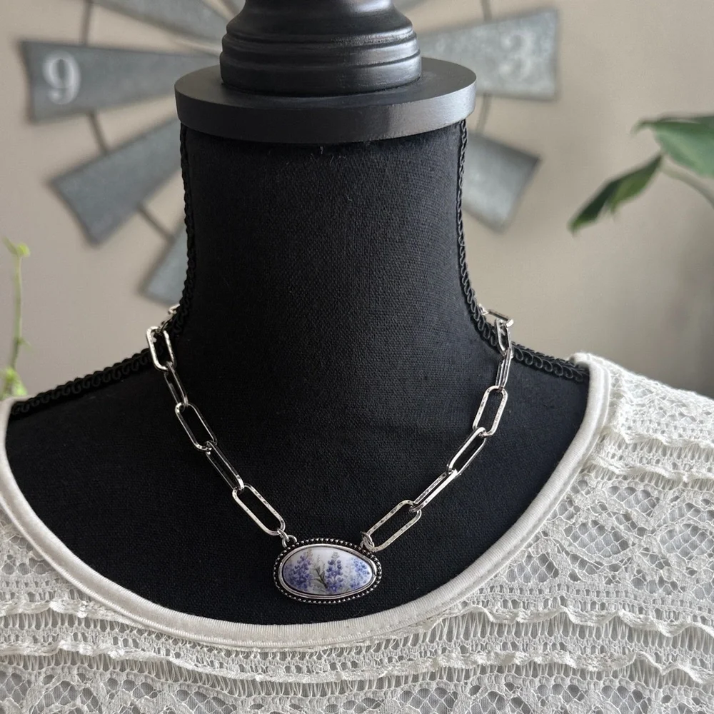 TIPI PRAIRIE MEADOW SILVERTONE NECKLACE